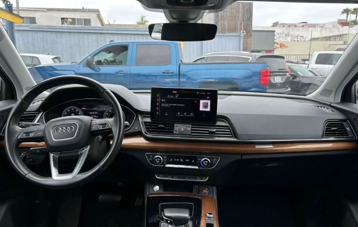 
								Used 2023 Audi Q5 full									