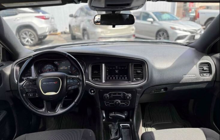 
								Used 2018 Dodge Charger SXT full									