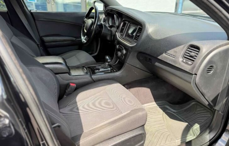 
								Used 2018 Dodge Charger SXT full									