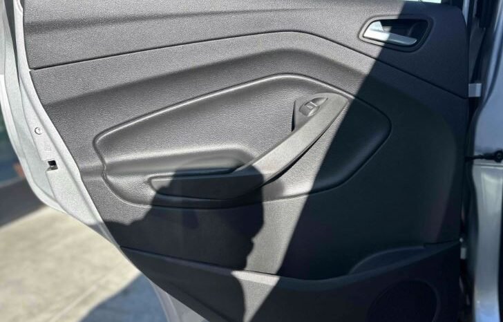 
								Used Ford C-Max Hybrid SE full									