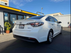 Hyundai Sonata Hybrid SE Sedan