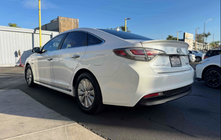 
								Hyundai Sonata Hybrid SE Sedan full									