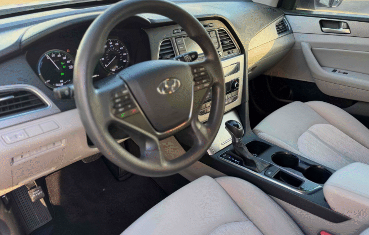 
								Hyundai Sonata Hybrid SE Sedan full									