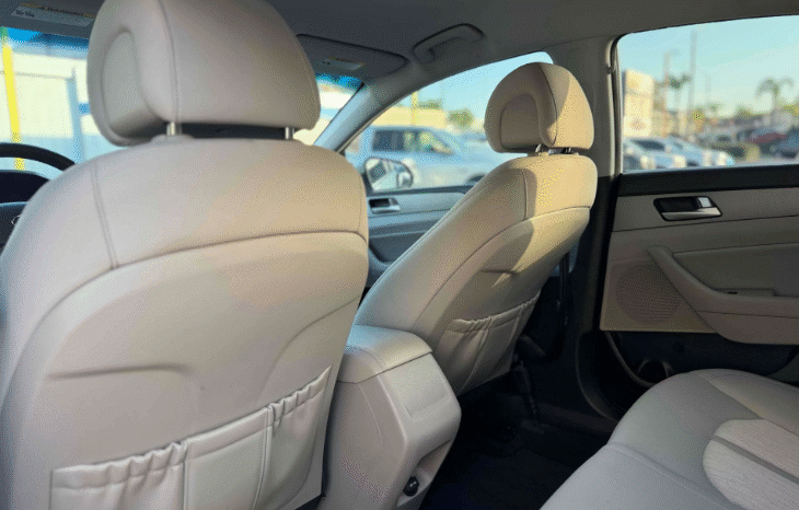 
								Hyundai Sonata Hybrid SE Sedan full									