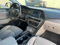 
										Hyundai Sonata Hybrid SE Sedan full									