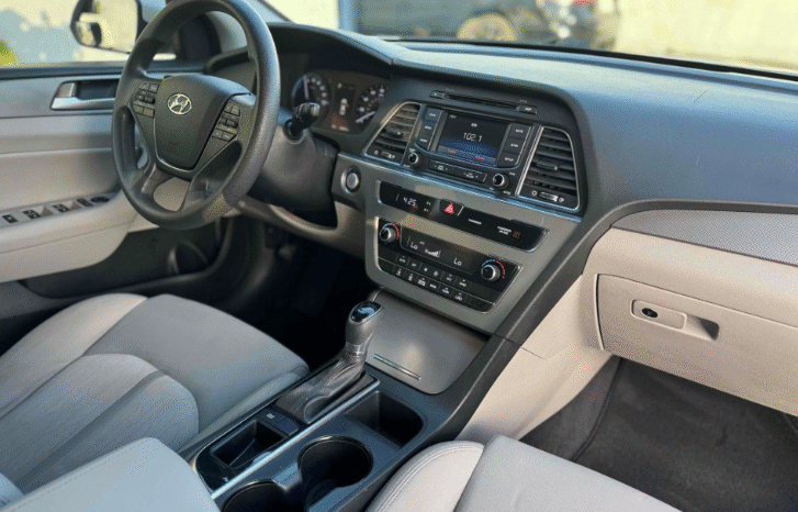 
								Hyundai Sonata Hybrid SE Sedan full									