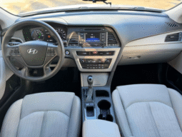 
										Hyundai Sonata Hybrid SE Sedan full									