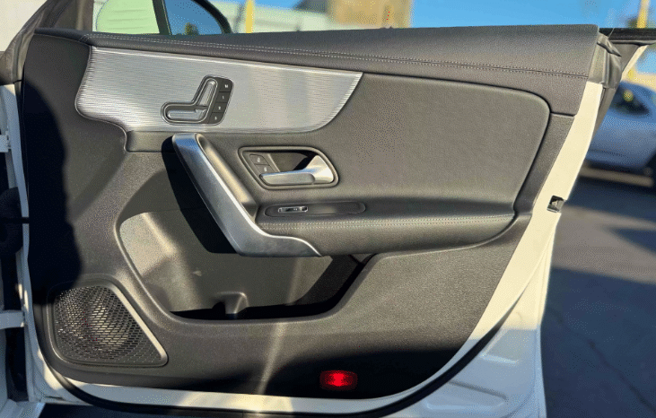 
								2020 Mercedes-Benz CLA 250 Coupe full									