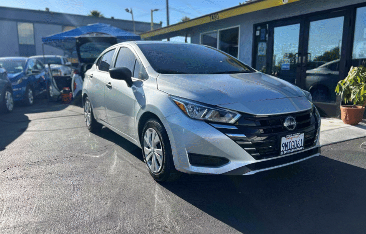 
								2024 Nissan Versa S full									