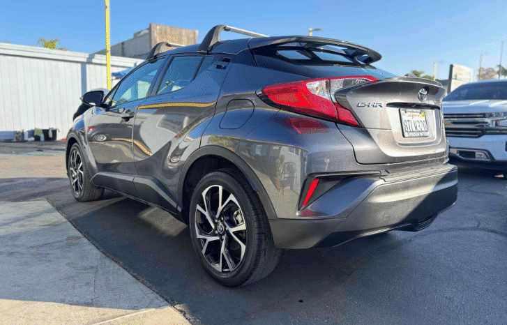 
								2021 Toyota C-HR XLE full									