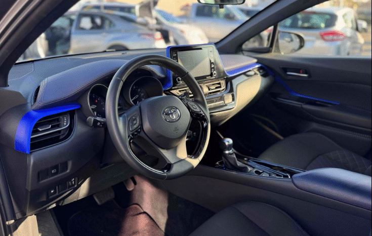 
								2021 Toyota C-HR XLE full									