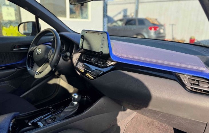 
								2021 Toyota C-HR XLE full									