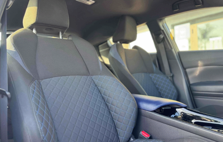 
								2021 Toyota C-HR XLE full									