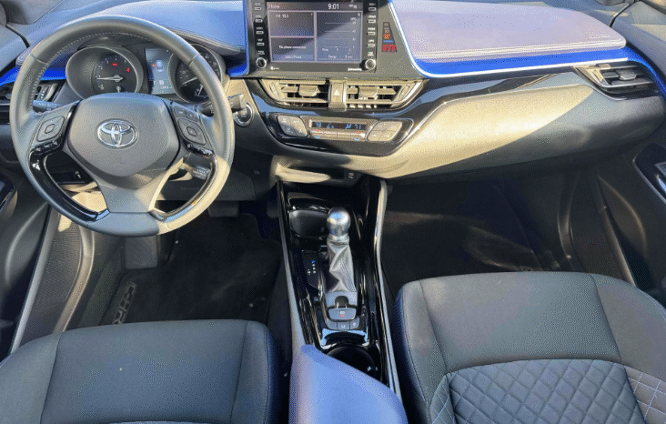 
								2021 Toyota C-HR XLE full									