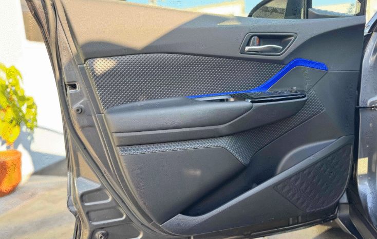 
								2021 Toyota C-HR XLE full									