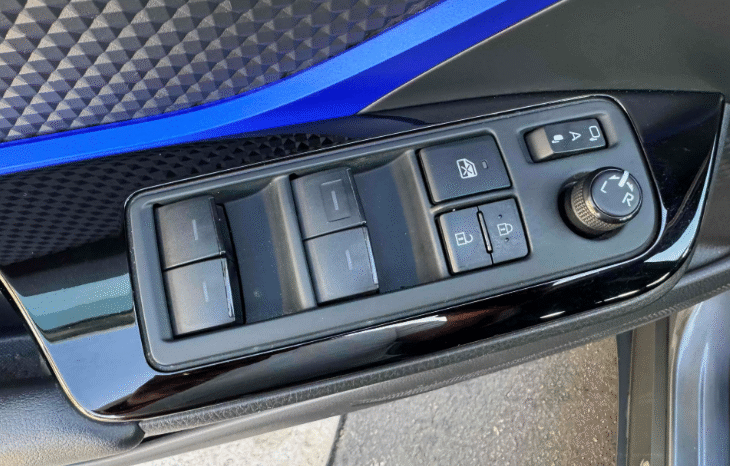 
								2021 Toyota C-HR XLE full									