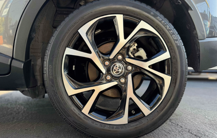 
								2021 Toyota C-HR XLE full									