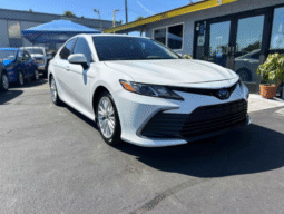 
										2023 Toyota Camry Hybrid LE full									