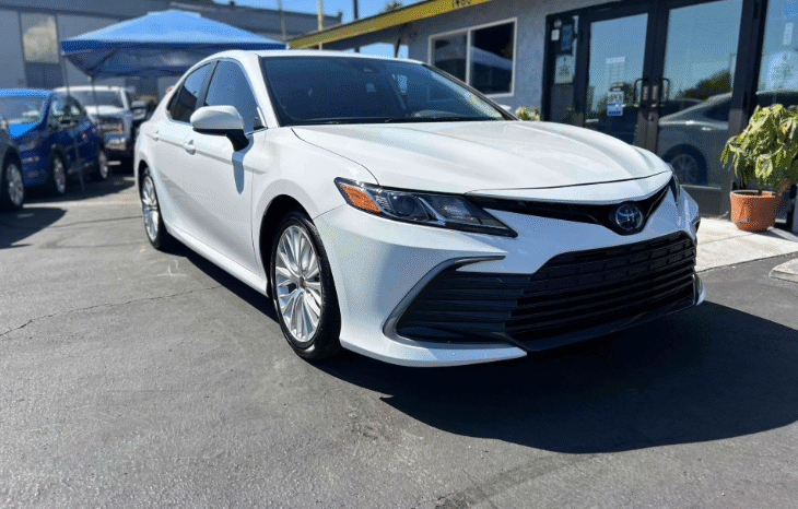 
								2023 Toyota Camry Hybrid LE full									