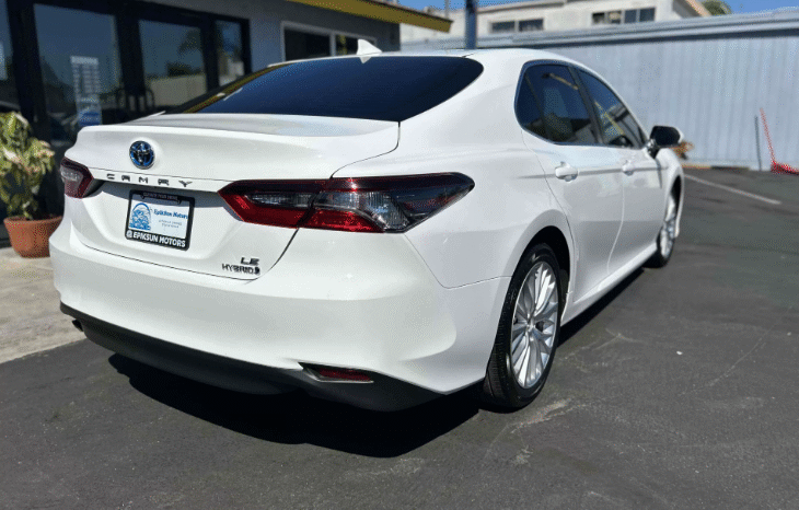 
								2023 Toyota Camry Hybrid LE full									