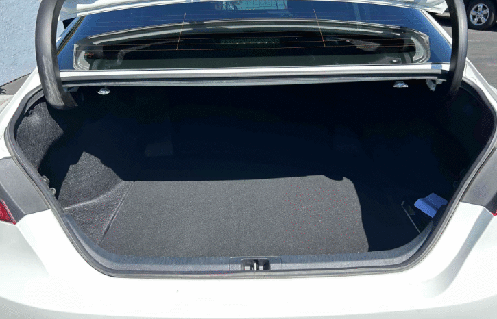 
								2023 Toyota Camry Hybrid LE full									