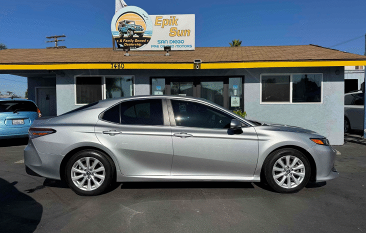 
								2018 Toyota Camry LE full									