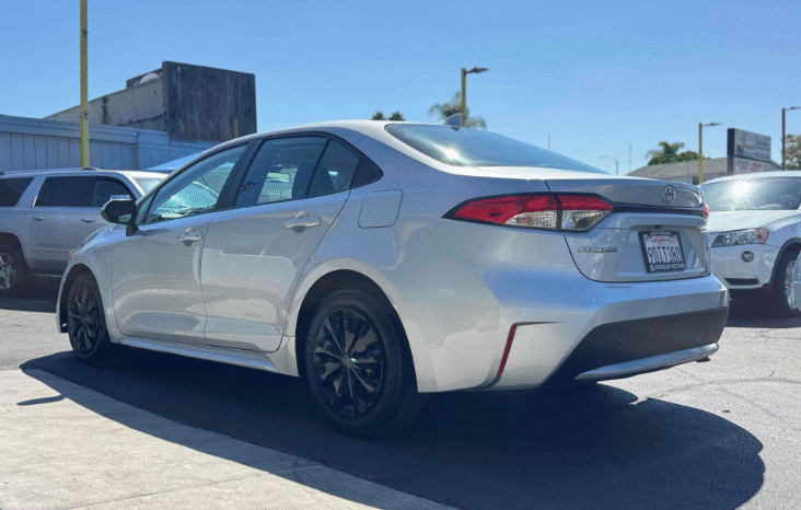 
								2021 Toyota Corolla LE full									