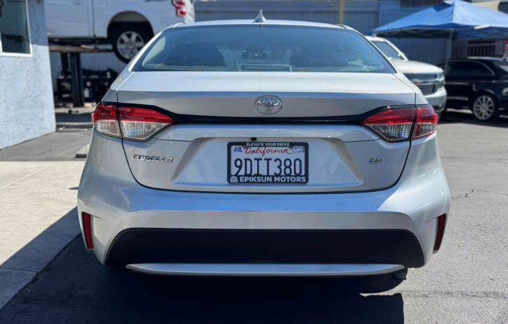 
								2021 Toyota Corolla LE full									