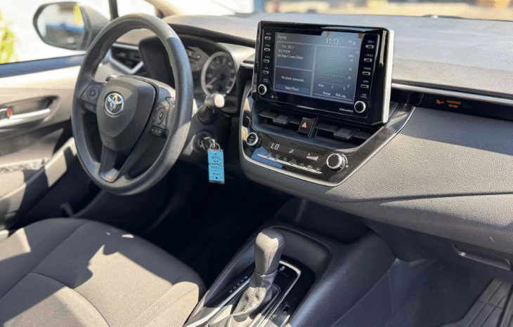 
								2021 Toyota Corolla LE full									