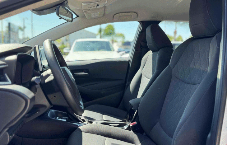 
								2021 Toyota Corolla LE full									