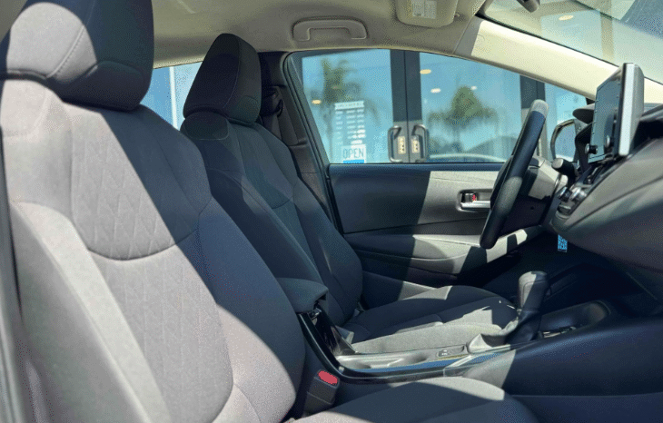 
								2021 Toyota Corolla LE full									