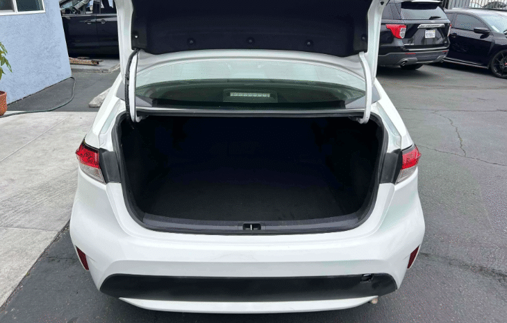 
								2020 Toyota Corolla LE full									