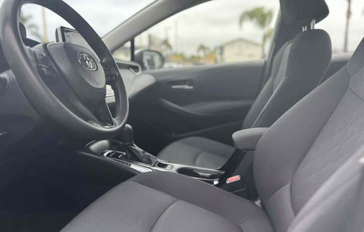 
								2020 Toyota Corolla LE full									