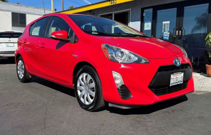 
								2016 Toyota Prius c One full									