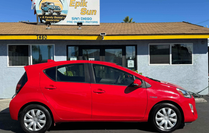
								2016 Toyota Prius c One full									