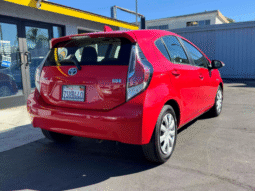 
										2016 Toyota Prius c One full									