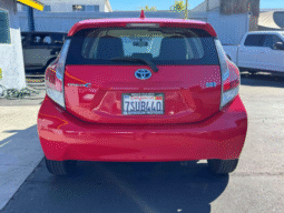 
										2016 Toyota Prius c One full									