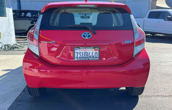 
								2016 Toyota Prius c One full									