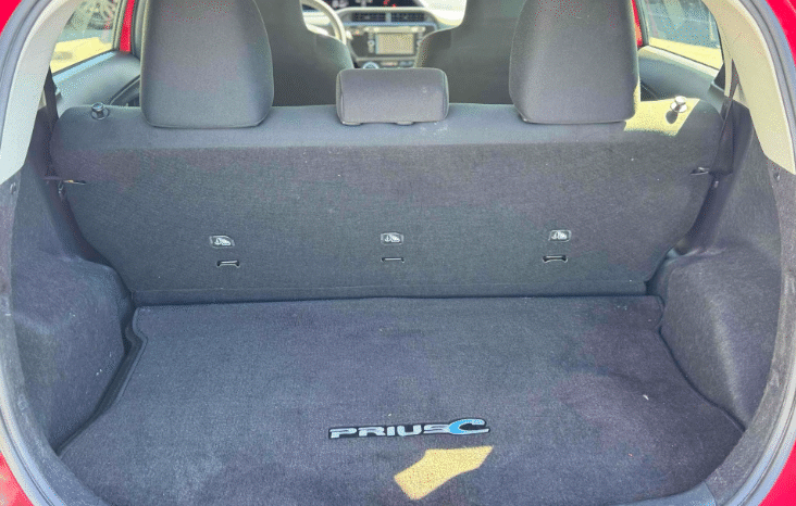 
								2016 Toyota Prius c One full									