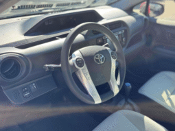 
										2016 Toyota Prius c One full									