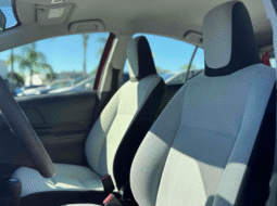 
										2016 Toyota Prius c One full									