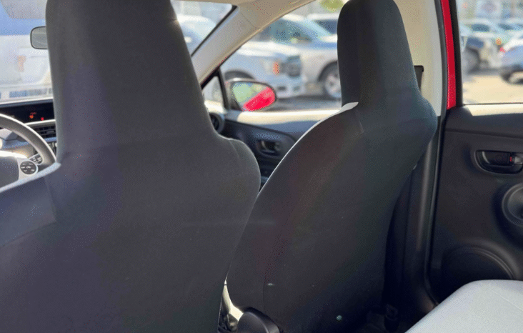 
								2016 Toyota Prius c One full									