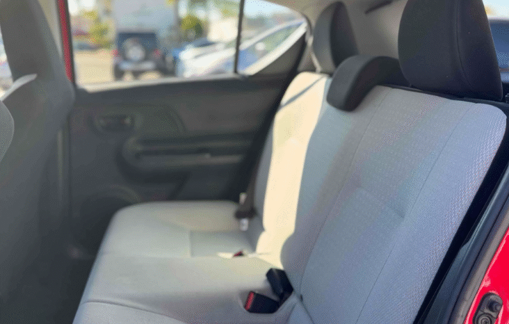 
								2016 Toyota Prius c One full									