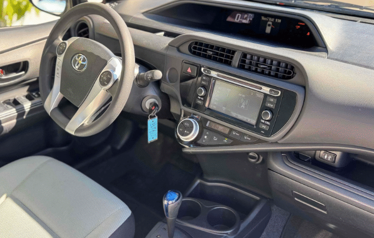 
								2016 Toyota Prius c One full									