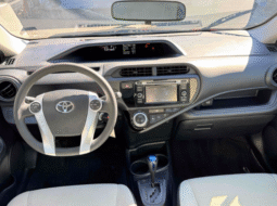
										2016 Toyota Prius c One full									