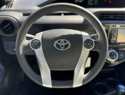 
										2016 Toyota Prius c One full									