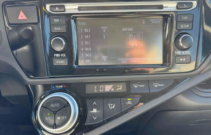 
								2016 Toyota Prius c One full									