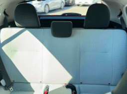 
										2016 Toyota Prius c One full									