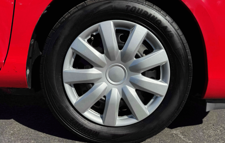 
								2016 Toyota Prius c One full									