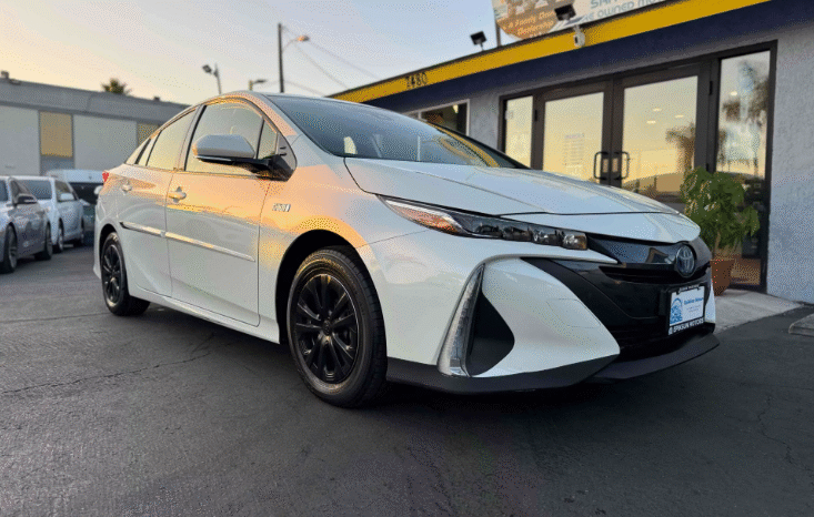 
								2020 Toyota Prius Prime XLE full									